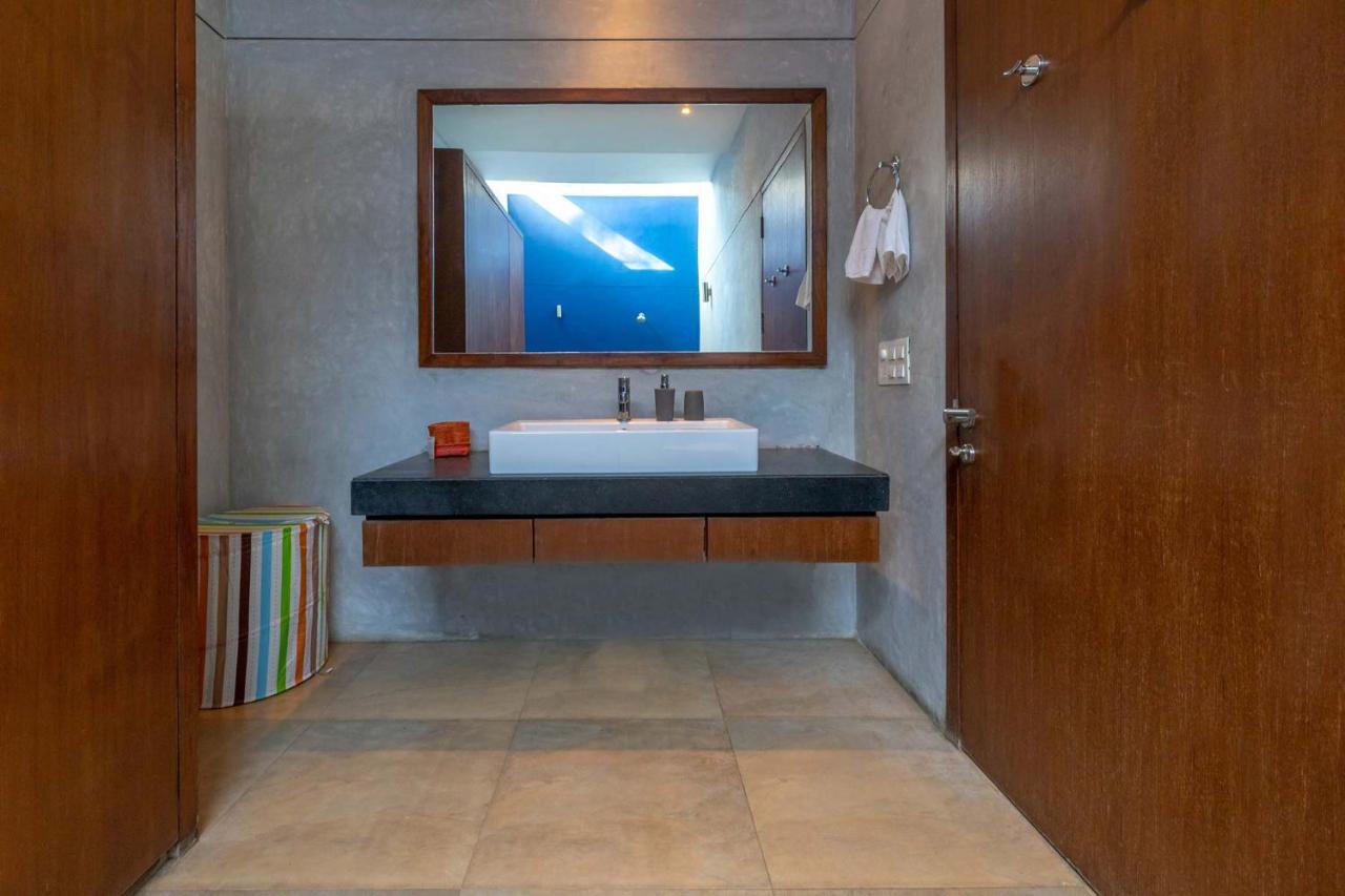 Jay House By Stayvista - Leisure Oasis With Pool, Snooker, Table Tennis & Foosball Fun อลีบาก ภายนอก รูปภาพ